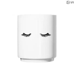 Sephora Beauty Insider White Ceramic Makeup brush Holder, black eyelash design
